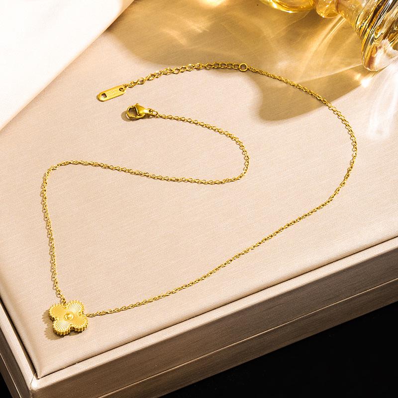 Modny dwustronny naszyjnik z wisiorkiem w kształcie koniczyny - stal nierdzewna, zawieszka czterolistna