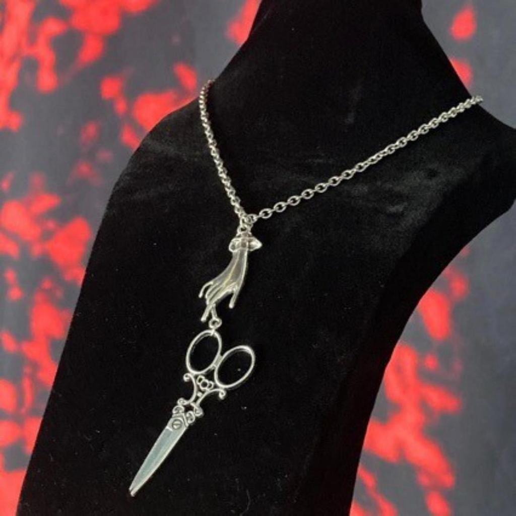 Gothic Retro Silver Scissors Pendant Necklace for Women - Large Hairdresser Jewelry Gift