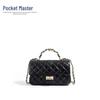 Elegante Bolsa Boston de Couro Acolchoado
