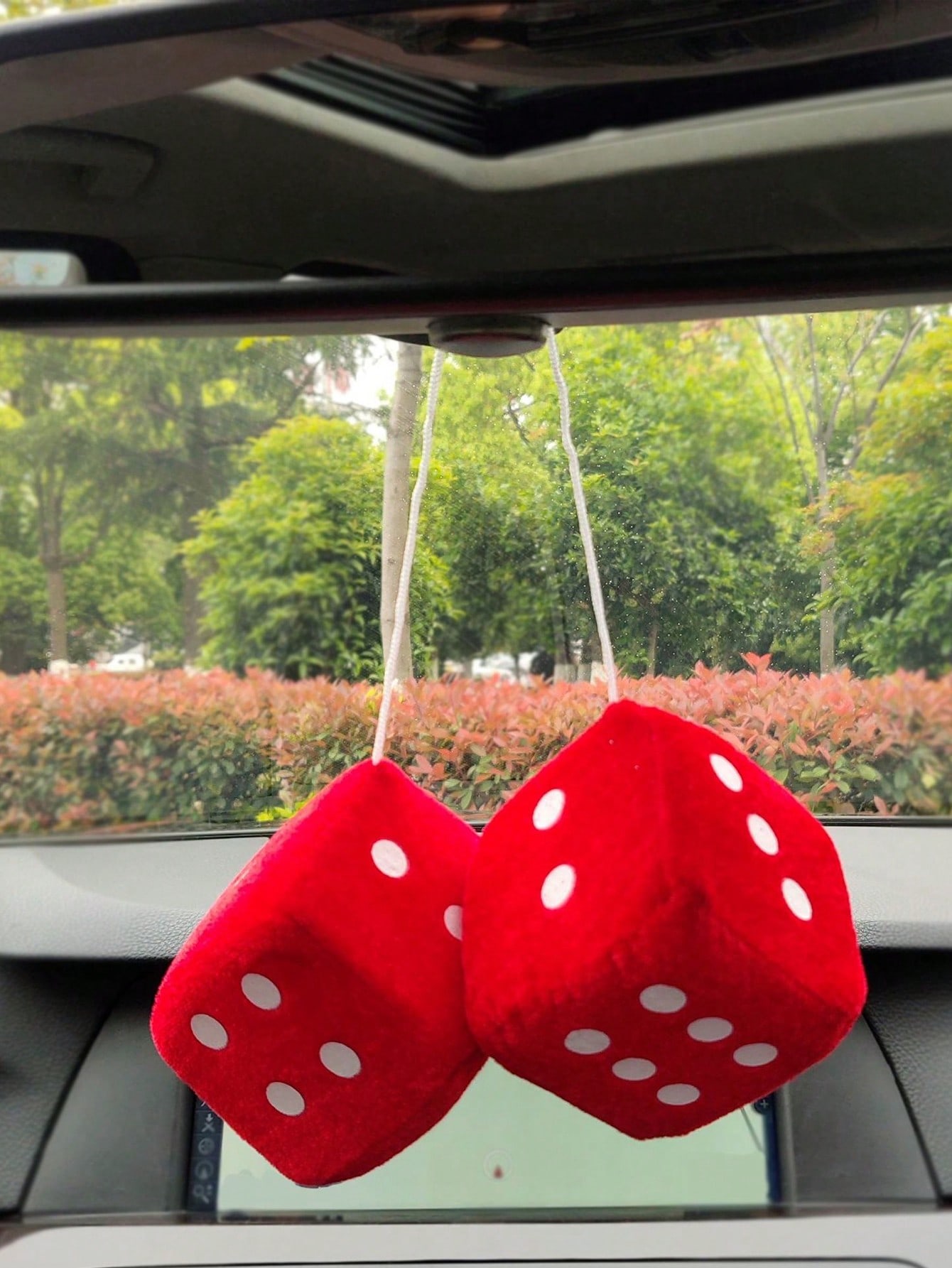

Plush Dice Car Hanging Ornament - Soft Sponge Filled, Fun Car Interior Decoration, Perfect Gift Choice красный