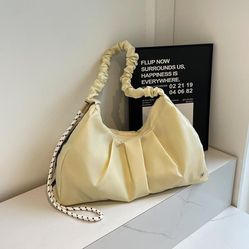 Large Capacity Nylon Shoulder Bag Women Leisure Commuting Versatile Crossbody Bags Lightweight Simple Travel Handbags