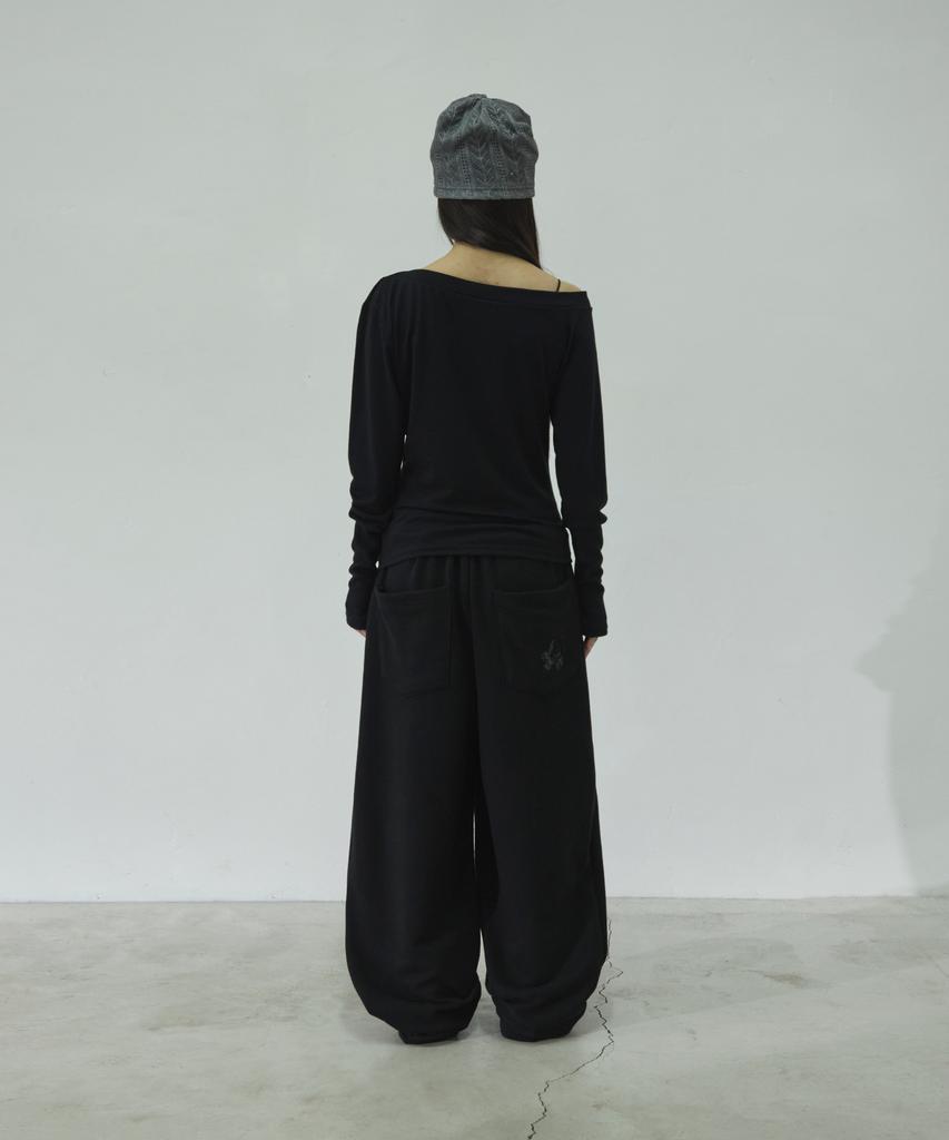 Seulliggeullou Leopard Logo Applique Sweatpants [Black]
