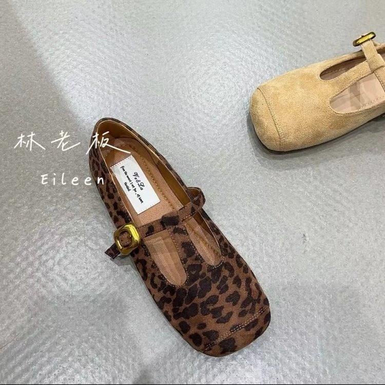 

Ретро-туфли с плоским дном и квадратной головкой, односложные, с пряжкой на ремне, женские туфли Мэри Джейн, замшевые туфли с мягкой подошвой, женские туфли с гвоздями 40