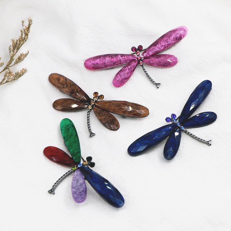 Sweet Temperament Colorful Dragonfly Brooches Pins for Women Men High-end Shiny Rhinestone Corsage Jewelry Gift Does Not Fade
