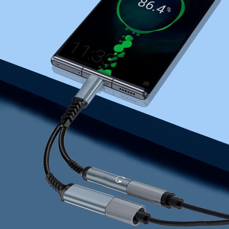Aluminum Alloys Type C To Two 3.5mm Sound Jacks With PD60W Charging And Losslessly Music Transmission