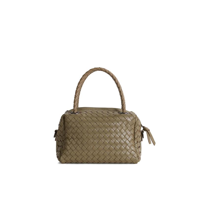 Autumn and winter new sheepskin woven bag, high-end light luxury pillow bag, large-capacity portable shoulder tote bag