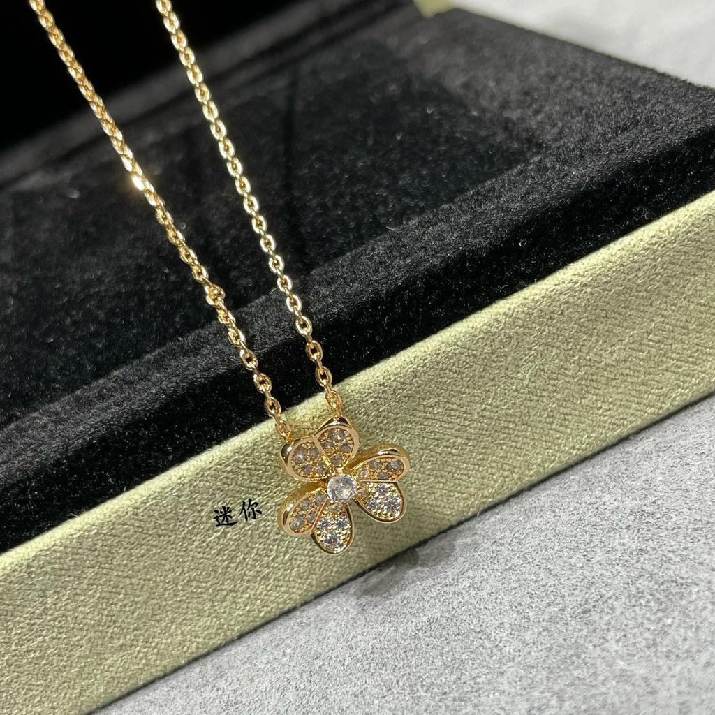 New Hot Brand Vintage Diamond Necklace For Women Luxury Jewelry Mini Flowers Designer Pendant Pure 925 Silver Chain Necklaces