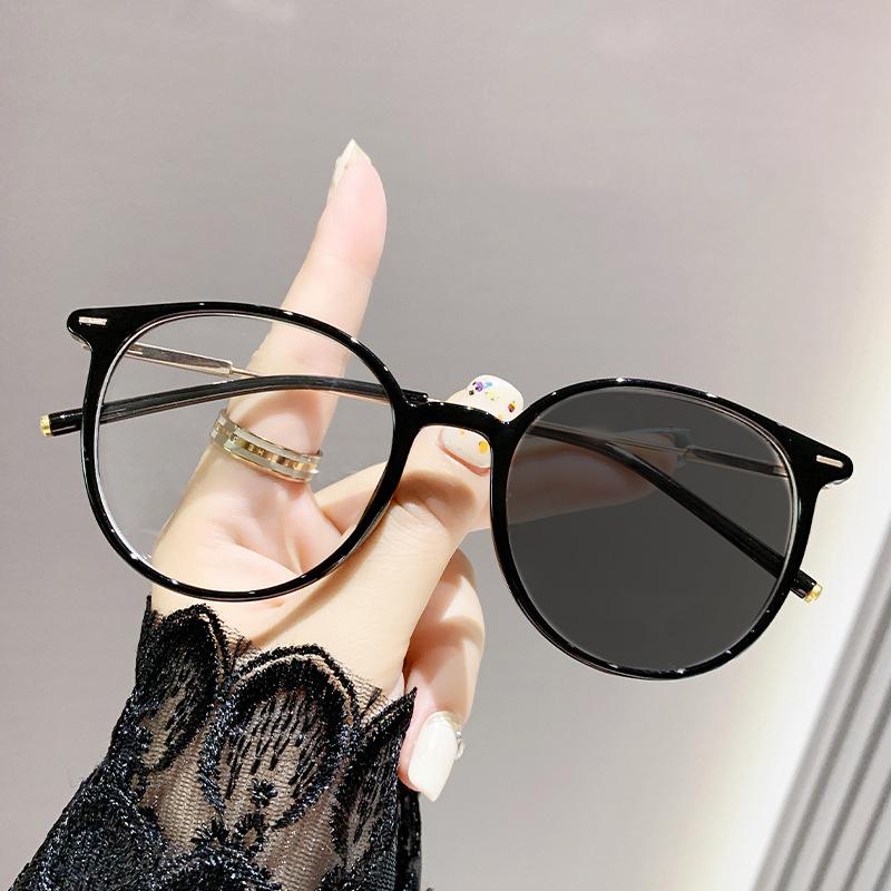 Fashion Photochromic Myopia Glasses High-definition Anti Blue Light Color Changing Near Sight Glasses Ultra Light Unisex Glasses