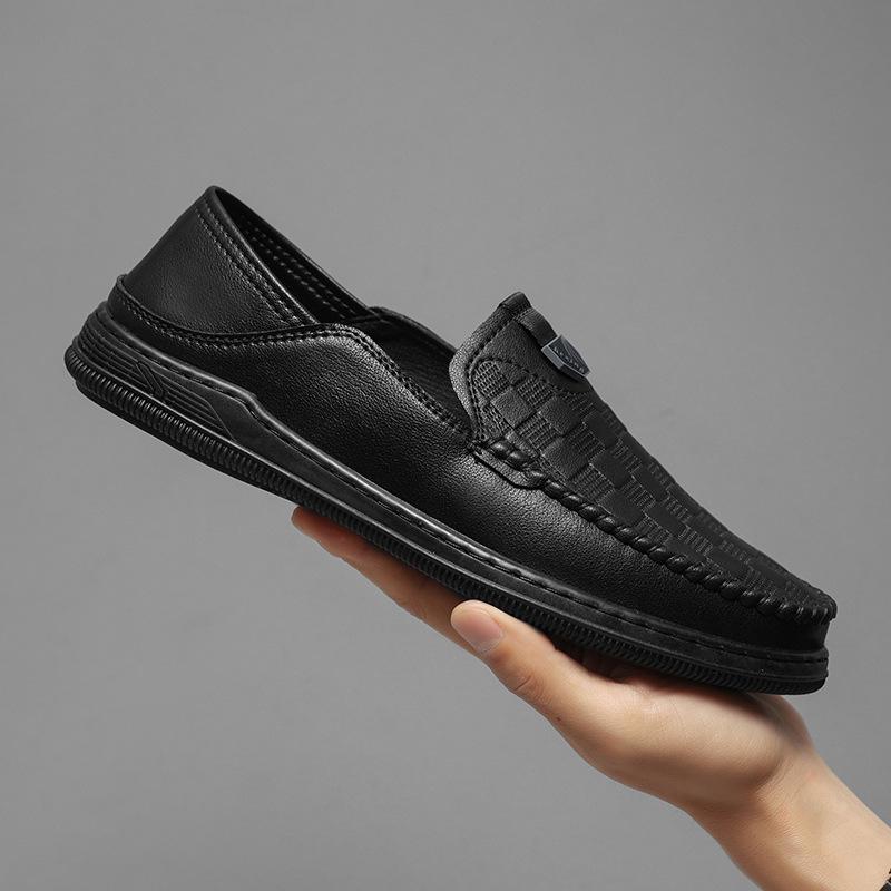 

2024 foreign trade hot-selling new Internet celebrity one-pedal lazy beanie shoes genuine leather men s autumn casual leather shoes 44 чорний