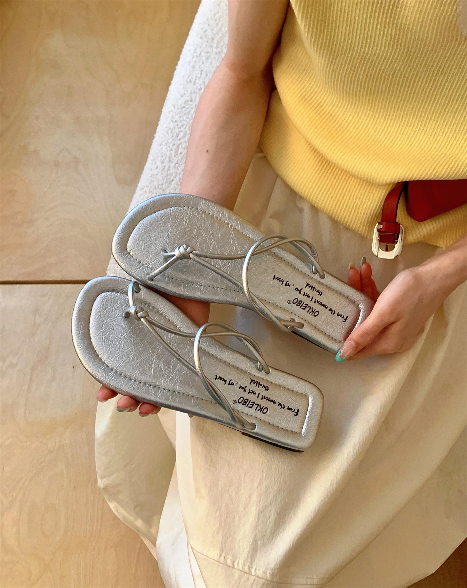 

Niche Flip-Flops Women Wear Versatile Soft-Soled Toe Slippers Seaside Vacation Toe Sandals 35 серебряный
