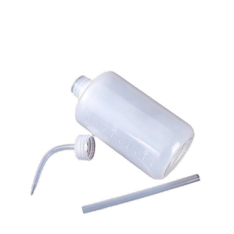 Gießkanne mit spitzer Tülle und Quetschsprüher für Zimmerpflanzen und Sukkulenten