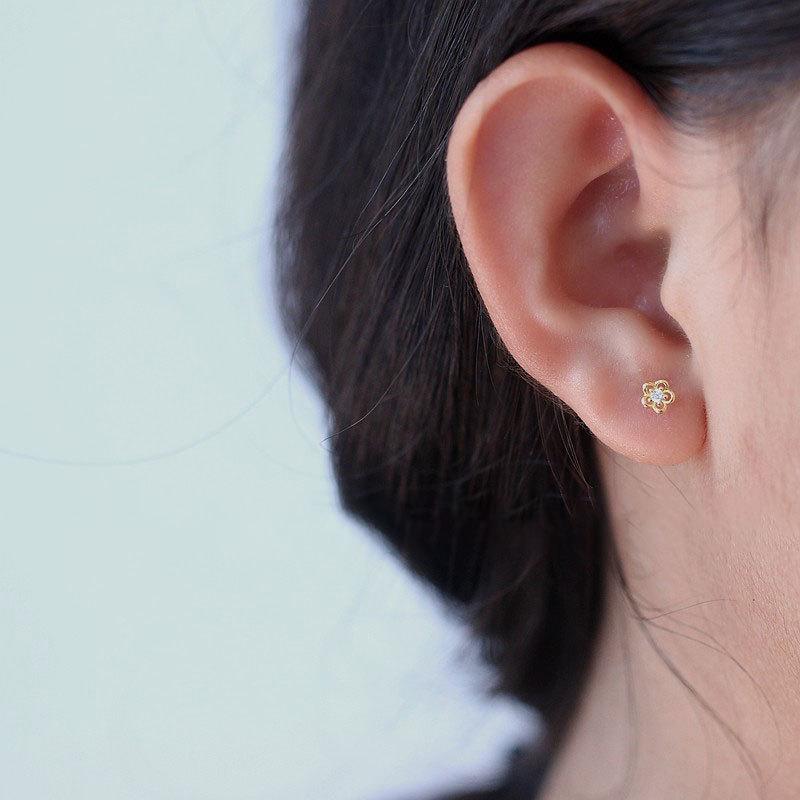 

Simple Stone-studded Small Earrings