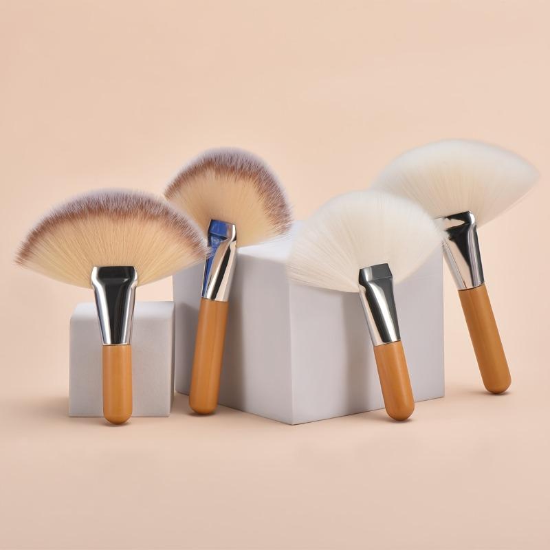 4Pcs Professional Makeup Brushes Set Large Fan Brush with Wooden Handle Designed for Makeup Removal and Highlighter Application