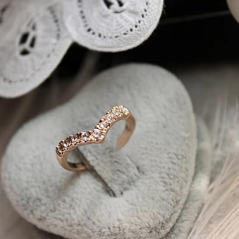 2025 New Fashion Jewelry Ring V-type Unique Design Inlaid Imitation Crystal Ring Jewelry Wholesale Cheap Marketing
