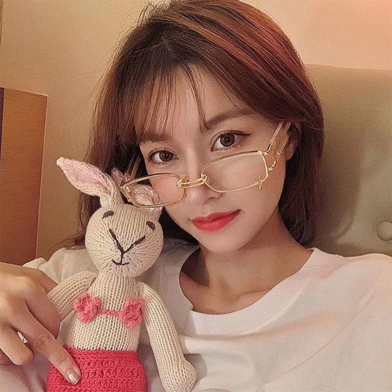 2022 Trendy Red Small Frame Sunglasses for Women – Fashionable Internet Celebrity Style with Lens Card Earring