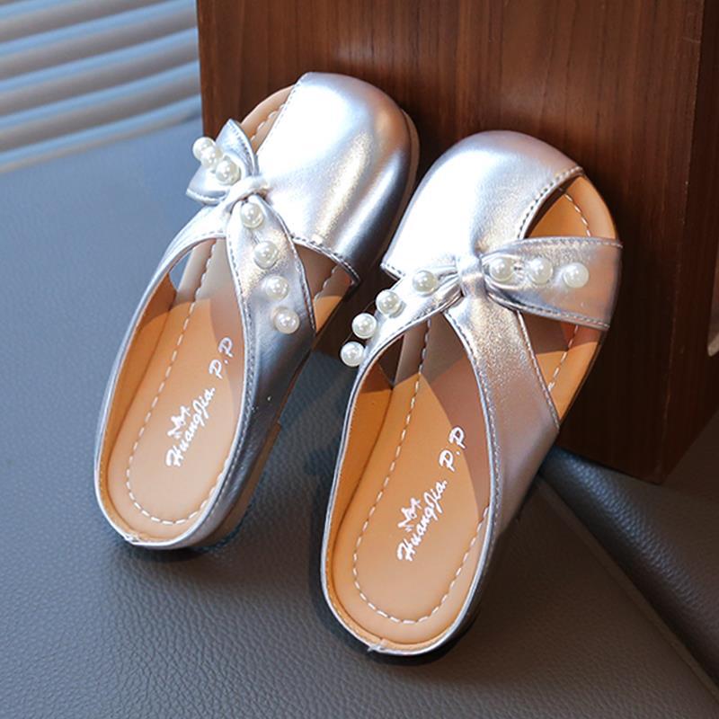 

Children s slippers for girls to wear outside in summer2026New slip-on closed-toe sandals for girls, stylish and versatile princess sandals 26Code