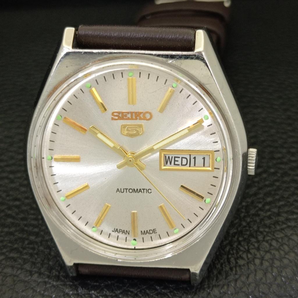 AUTOMATIC VINTAGE SEIKO 5 JAPAN MENS SILVER COLOR DIAL WATCH a701231-5 R206a-a701231