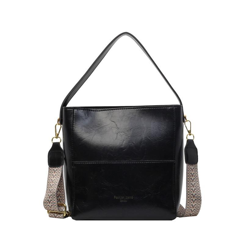 This New Bucket Bag Is Trendy, Fashionable and High-quality, Wide Shoulder Strap, Single Shoulder Handbag, and Large-capacity Women's Bag.
