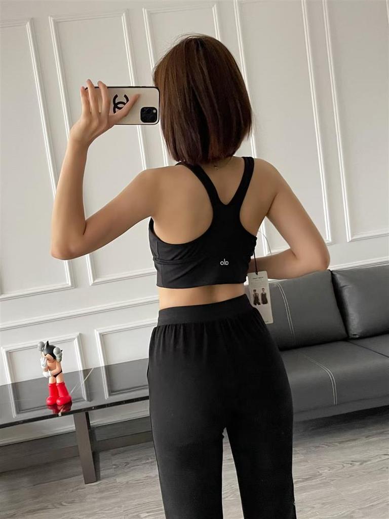 North America Alo Yoga High-Waisted Sweat-Absorbent Sports Bra Top