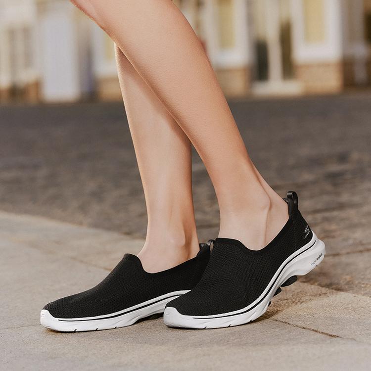 Skechers GO WALK 7 Breathable Lightweight Low Top Casual Shoes Women's Black White 125218-BKW