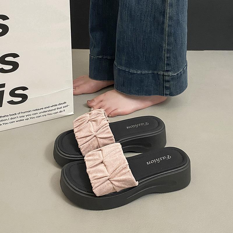 Thick-bottomed slippers for women to increase their height and open toes for summer wear, soft-bottomed flat-bottomed comfortable and casual sandals
