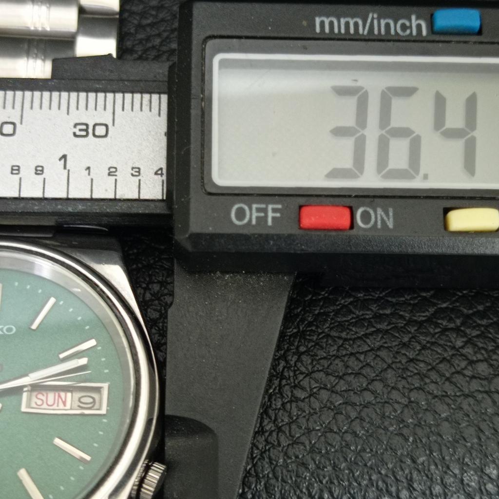 GENUINE VINTAGE SEIKO EXPO 70 AUTOMATIC JAPAN MENS GREEN DIAL WATCH A708783-1