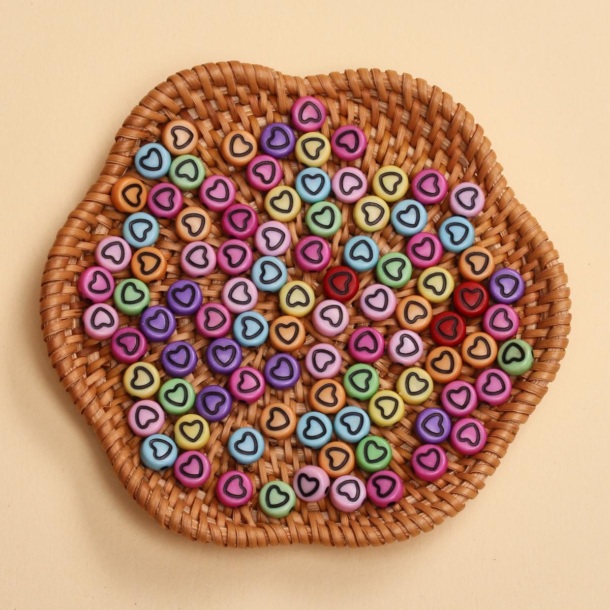 

100 шт. 6,5 мм, плоские круглые модные сосновые бусины с сердечками, акриловый материал для серег «сделай сам», браслет, ожерелье