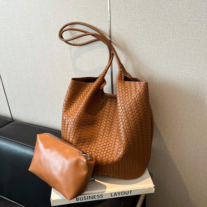 Autumn and Winter Woven Pattern Big Bag Women's New Fashion Retro Underarm Tote Bag Large Capacity Commuter Shoulder Bag
