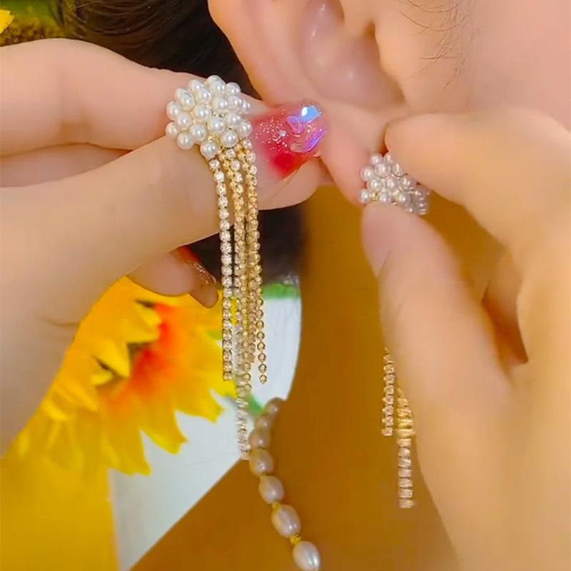 French retro pearl flower earrings for women, designed to show their faces, thin and long fringed earrings, earrings.