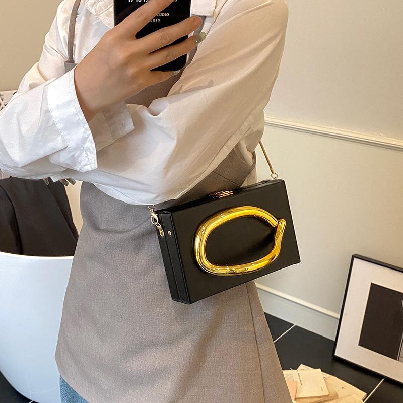 2025 Nuova Borsa a Mano da Sera Lusso Leggero Stile Europeo e Americano, Borsa a Tracolla Oro Retrò per Donna