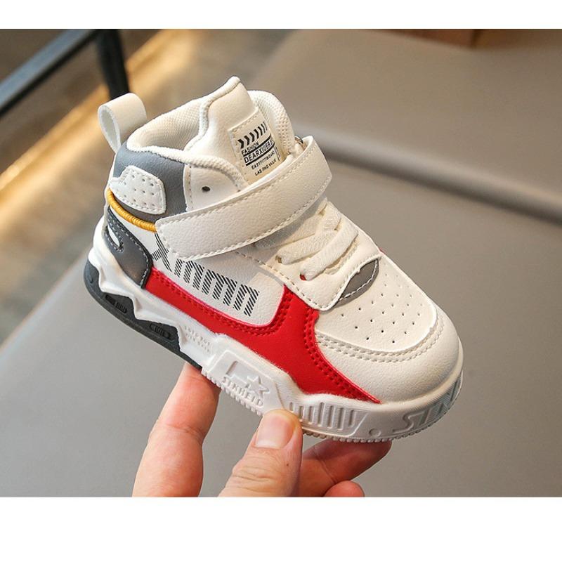 Baskets Fashion Design Sense Boys Chaussures de basket-ball en cuir pour enfants Chaussures de planche hautes pour garçons Chaussures de course d'entraînement
