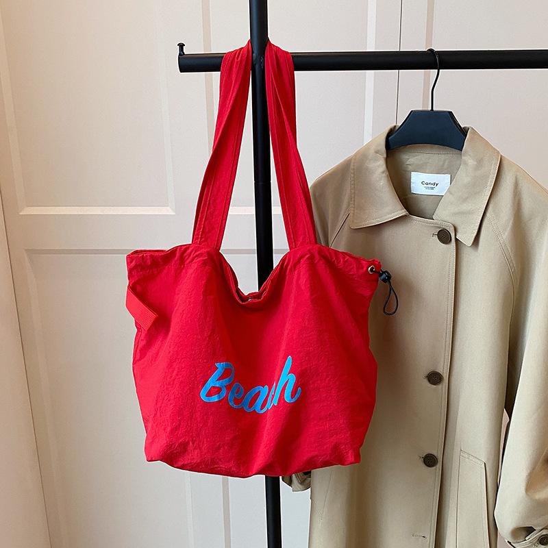 

2025 spring and summer new fashionable large-capacity shoulder underarm bag female simple commuter student tote bag ins красный