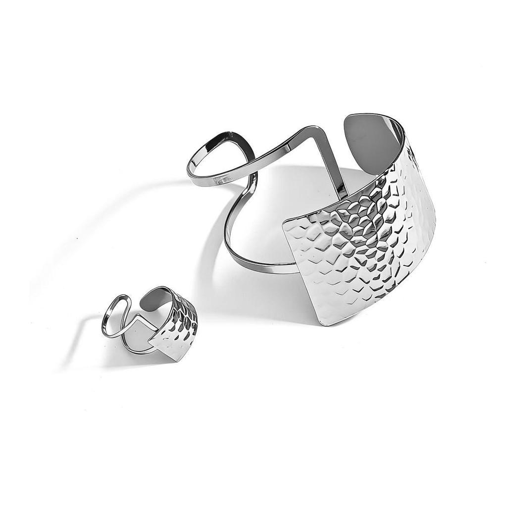 European and American Style Open Bangle: Elegant, Minimalist Design Bracelet for Women