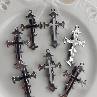 Retro Hot Girl Halloween Cross Bangs Clip - Cool, Edgy Hair Accessory.