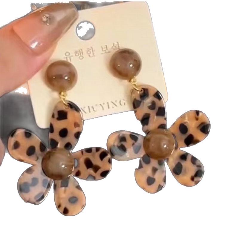 Korean Style Versatile Ombre Leopard Print Flower Stud Earrings - Exaggerated, Stunning Design for Women, No Piercing Needed