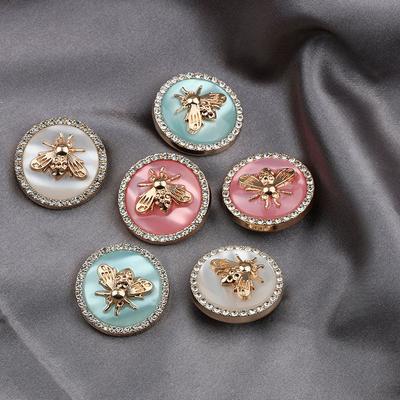 Mote metall Bee med diamantknapper liten duftende kåpe genser kåpeknappdress håndsydd spenne dekorativ spenne