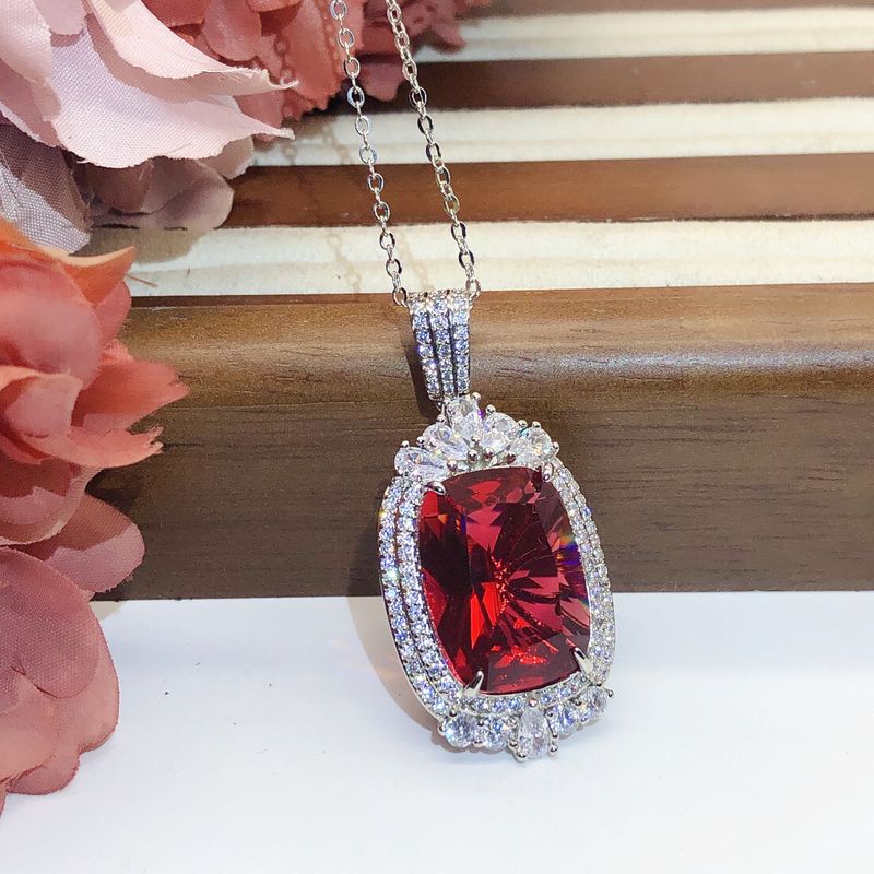 Heavy Industry High-End Artificial Ruby Pendant Large Necklace Fashion Exaggerated Temperamental Royal Sapphire Colored Gems Jewelry for Women