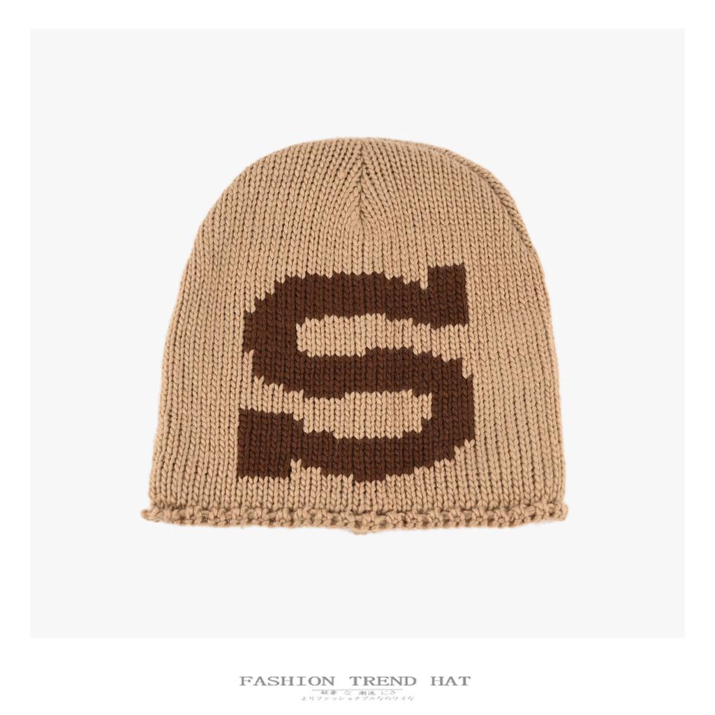 Korean-style color-block S-letter knitted beanie, unisex, for autumn and winter, warm, ear-covering, loose-fitting, and designed to be pulled over