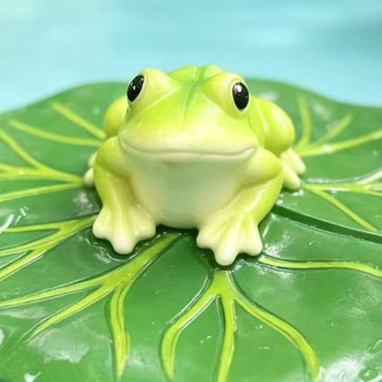 Naturinspirierte Verzierung Frosch auf schwimmendem Lotosblatt Figur, Lustige Harzfigur für Außenbereich Wasserspiel für Zuhause, Feengarten, Teich, Pool, Fische