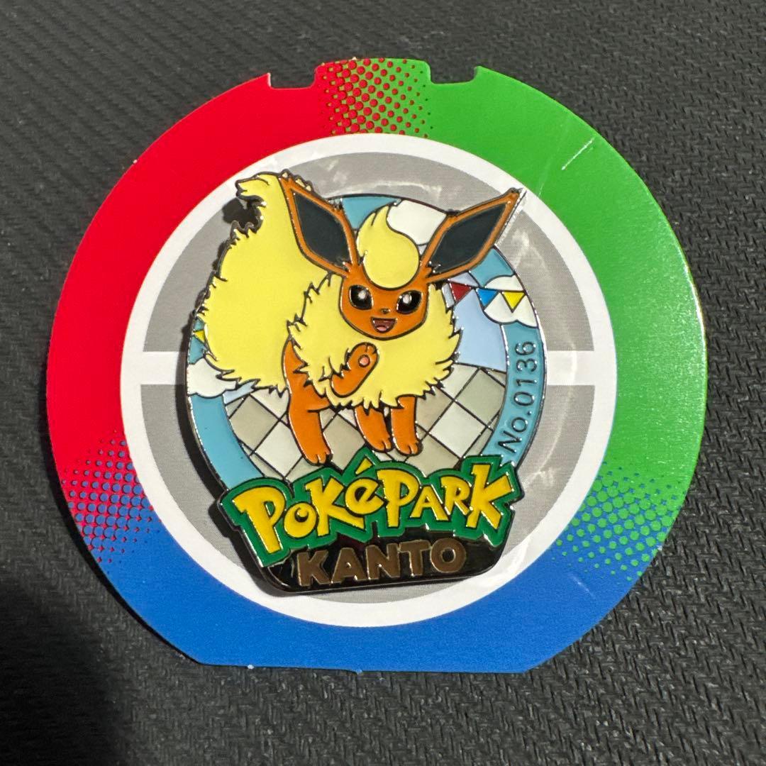 Pokepark Kanto Limited Pokemon Flareon No.0136 Pin badge From Japan
