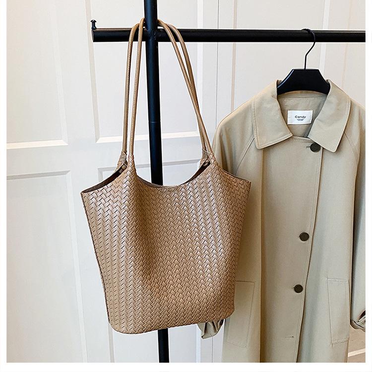 

Модная плетеная сумка-поднос очень большого размера женская 2025 новая повседневная ретро сумка через плечо большой вместимости модная сумка под мышкой