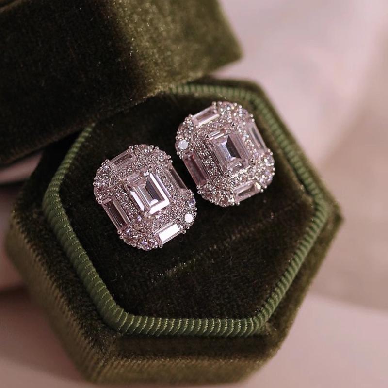 Huitan Geometrische Zirkonia Kristall Ohrstecker für Damen Neu Designte Luxuriöse Braut Hochzeits Ohrringe Modeschmuck