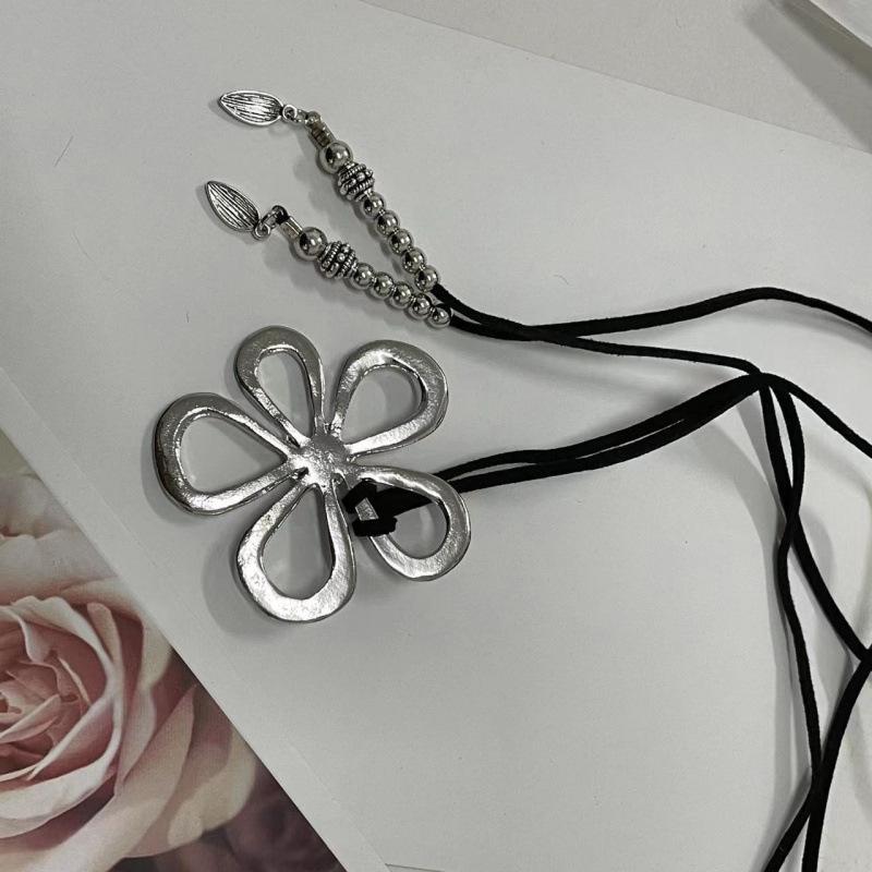 Hollow Y-shaped Fashionable Beach Collarbone Necklace