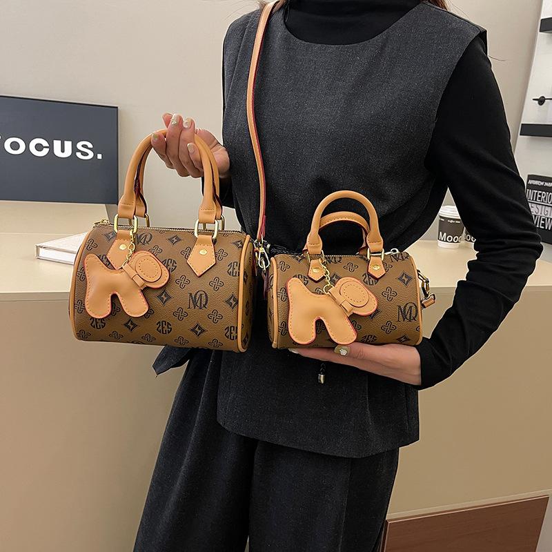 Premium Texture Fashion Portable Pillow Bag Bag Women'S Shoulder Crossbody Boston Bag