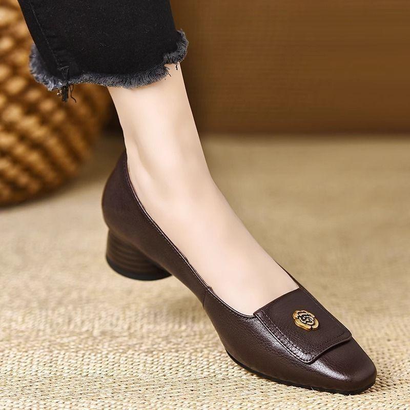 

Французский темперамент мягкая кожаная подошва каблук маленькие кожаные туфли женские 2024 новый весна и осень квадратный носок мелкий вырез одинарные туфли на одном педале wom 40 коричневый