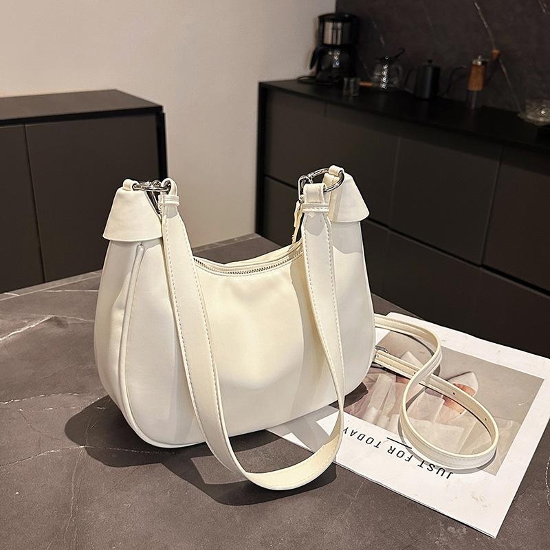 Niche retro bag women's new fashionable large-capacity shoulder commuter dumpling bag versatile messenger bag