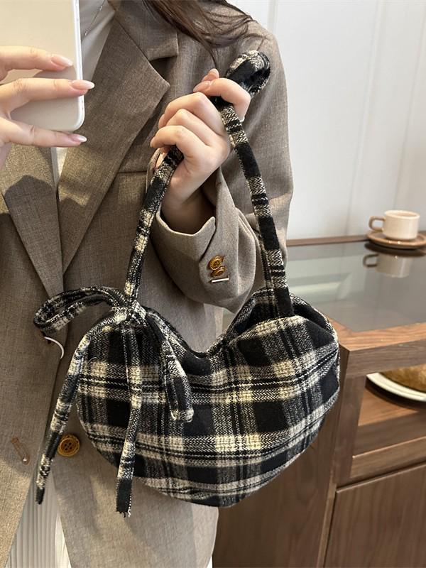 Heart-Shaped Canvas Plaid Crossbody Bag - Korean Style, Large Capacity, Versatile Shoulder Bag for Women and Students