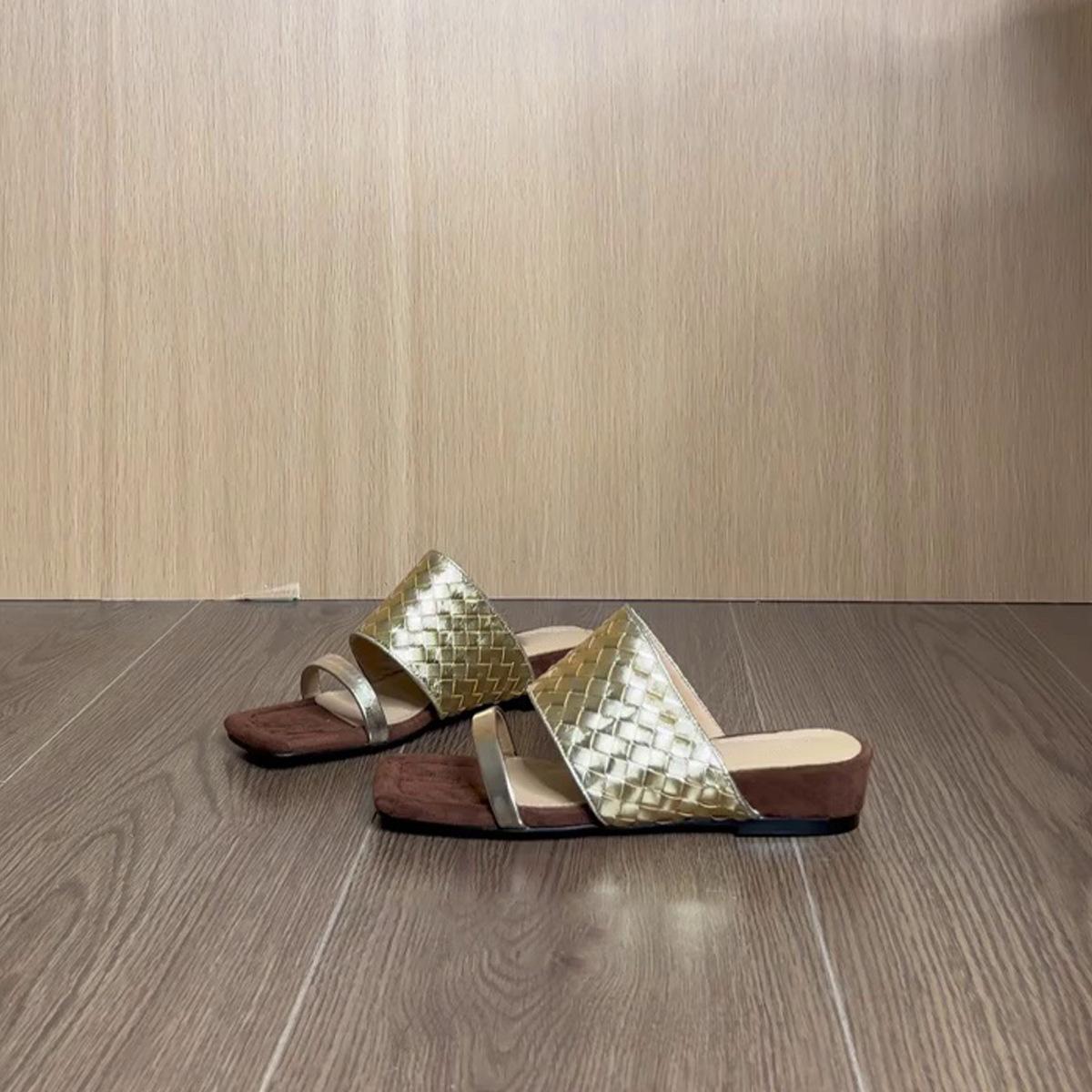 

Версия в наличии~ Французский маленький наклонный каблук не утомляет, сандалии красиво сплетены, римские сандалии с перемычкой для пальца, и изысканная женская обувь изношена 40