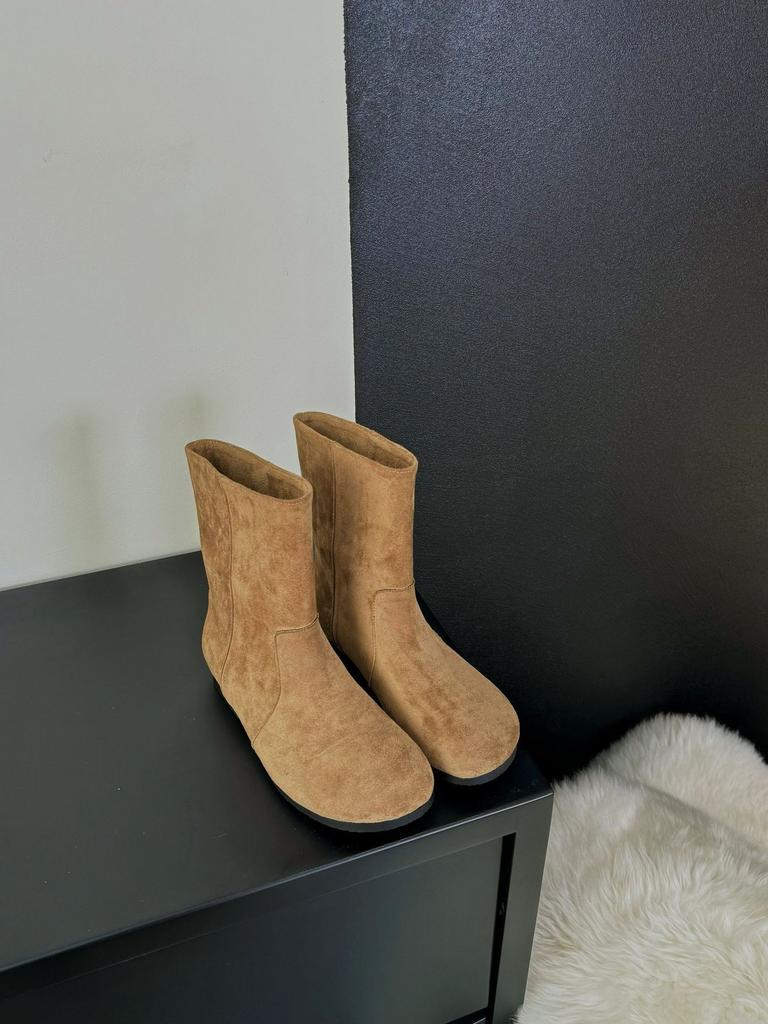 Retro Lazy Wind Pine Cone Short Boots Women's 2025 Autumn and Winter New Round Head Flat Bottom Martin Boots British Style