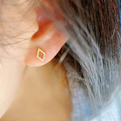 Small and Simple Geometric Earrings and Temperament Earrings Are Cold and Elegant New Year's New Style